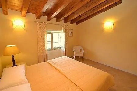Sleeps 6 Pool Air Con San Felice del Benaco