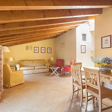 Sleeps 6 Pool Air Con San Felice del Benaco